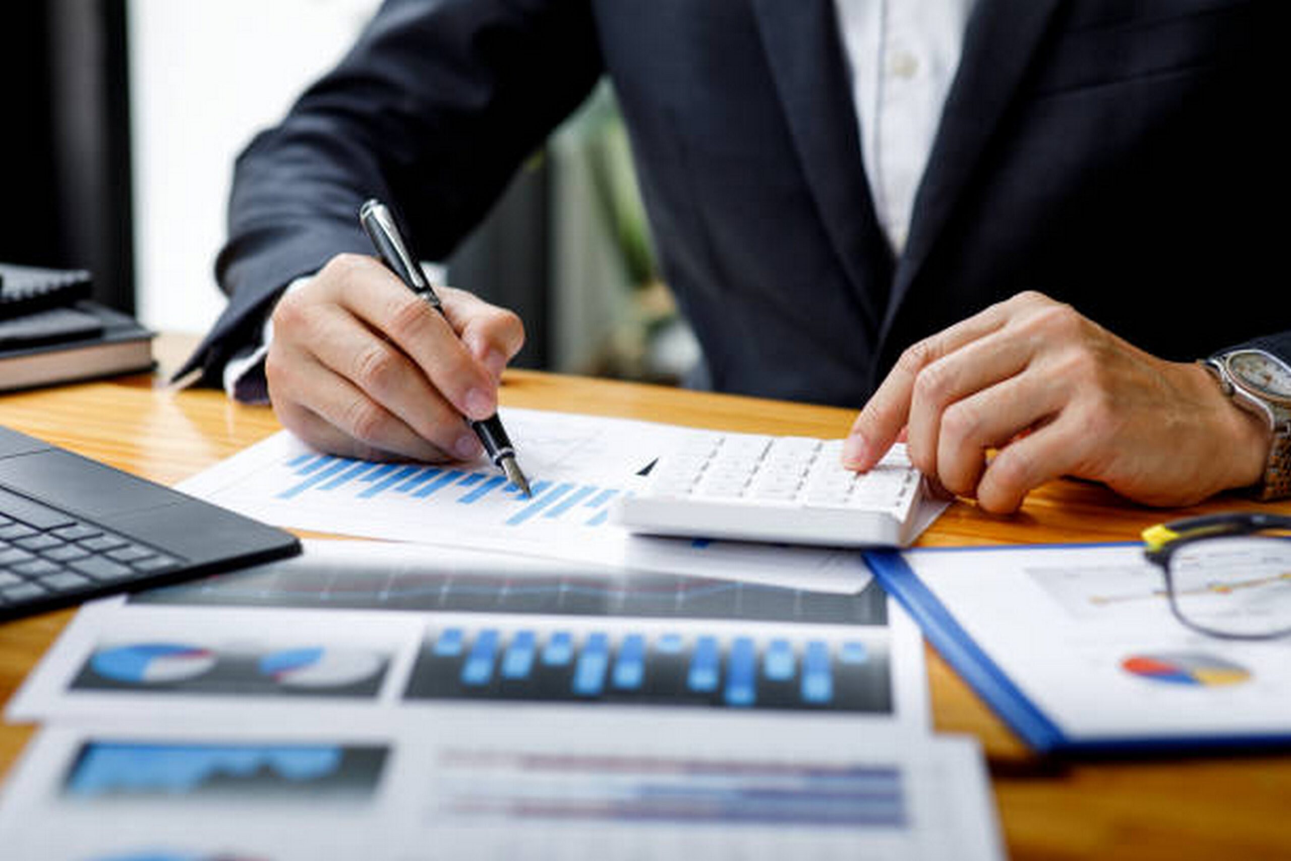 businessman-working-office-with-documents-his-desk-doing-planning-analyzing-financial-report-business-plan-investment-finance-analysis-concept